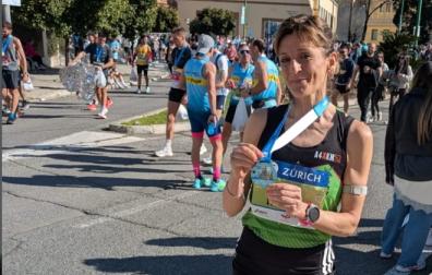 María Velázquez, quien ha debutado en maratón, ha logrado el récord navarro master F50 en Sevilla