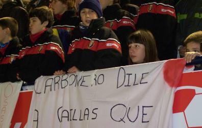 Un joven Jon Moncayola en la grada de Preferencia en ese Osasuna-Real Madrid de 2011 que se saldó con victoria