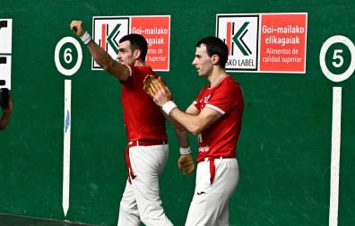 Ezkurdia y Altuna celebran su pase a semifinales.