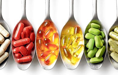 Varias cucharillas con suplementos