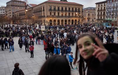 Jóvenes que han acudido la 'Quedada Therian' en Pamplona.