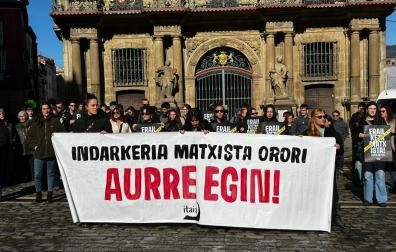 Imagen de la protesta que se ha celebrado este sábado en la plaza del Ayuntamiento de Pamplona