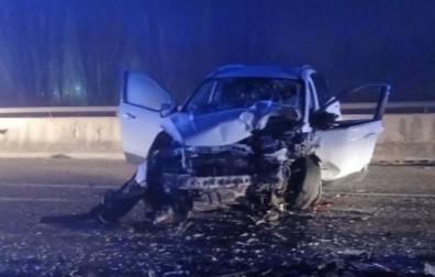 Imagen del estado en el que quedó uno de los vehículos implicados en el accidente
