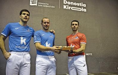 José Javier Zabaleta, Aitor Elordi y Jokin Altuna, en la elección de material del Atano III