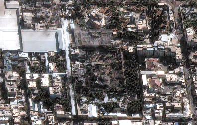 En el centro de la imagen tomada por satélite se observa el complejo residencial de Alí Jamenei tras el ataque