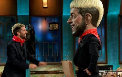 David Broncano, admirando su réplica