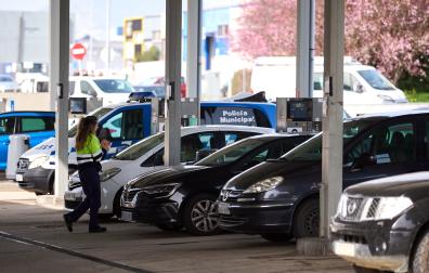 La afluencia de vehículos por las gasolineras ha aumentado estos días