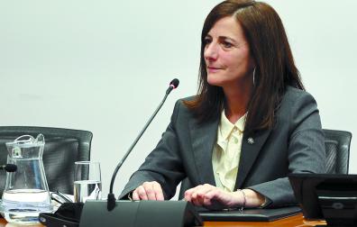 La directora de la Oficina de Buenas Prácticas y Anticorrupción, Edurne Eginoa, en su comparecencia en la comisión de investigación del Parlamento de Navarra