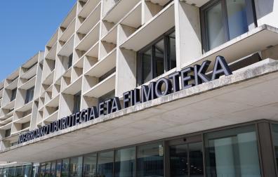 Fachada de la Biblioteca y Filmoteca de Navarra