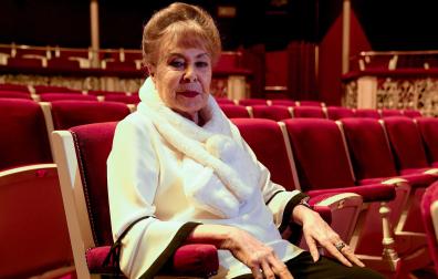La actriz Gemma Cuervo durante una entrevista para Europa Press en el Teatro María Guerrero, a 15 de junio de 2021, en Madrid
