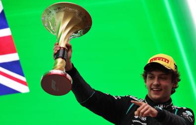 El piloto italiano Kimi Antonelli celebra su primera victoria en la Fórmula 1 en el Gran Premio de China