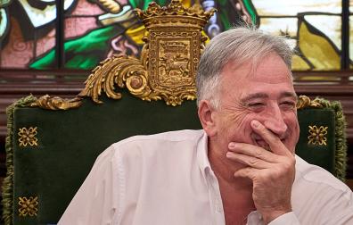 El alcalde Joseba Asiron (EH Bildu), durante un reciente pleno de Pamplona