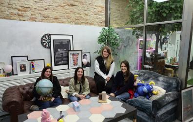 El equipo de La Bajera:desde la izquierda, Ohiane Larreñegui Goñi;Maider Etxaleku Esteiro;Adriana Eransus Azpilicueta y María Leache Gárriz