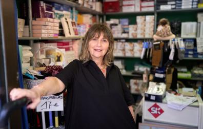 *A: SERGIO MARTÍN *F: 5/03/2026 *P: CRISTINA SAINZ SANIZ *L: Rochapea, Pamplona *T: Reportaje de comercios. Cristina Sainz Sainz, de Mercería Angelines, en la avenida de Marcelo Celayeta 32.