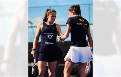 Martina Calvo y Marta Ortega en uno de los partidos del P2 de Cancún