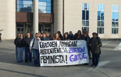 Concentración antes del juicio, que ha comenzado este martes