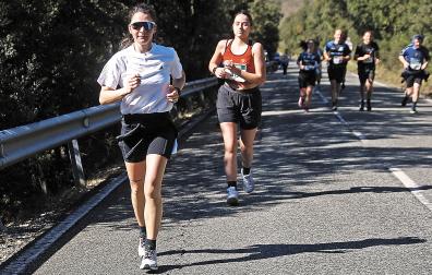Participantes en el ascenso al puerto de Etxauri de la edición de 2025