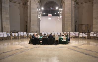 El jurado del concurso, ayer bajo la cúpula del monumento