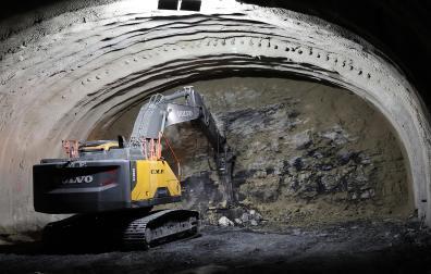 Foto de la visita de autoridades a las obras del nuevo túnel de Belate