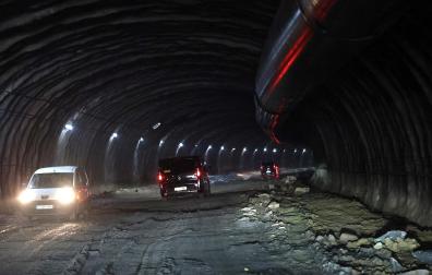 Foto de la visita de autoridades a las obras del nuevo túnel de Belate
