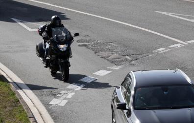 Bache en el acceso a la rotonda de la PA-30 que empalma con la carretera a Aoiz junto al centro comercial de Itaroa