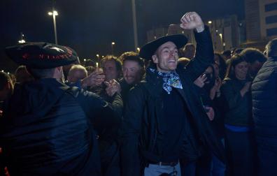 Fotos del homenaje a Laso y Albisu a la salida del Navarra Arena