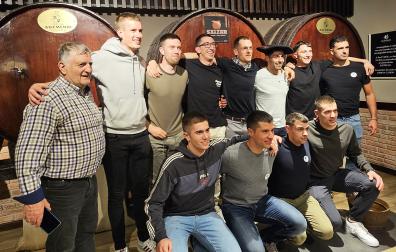 Unai Laso celebró en una sidrería con familiares y amigos el triunfo en la final del Campeonato de Parejas