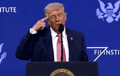 Captura de video de una transmisión de la Casa Blanca del presidente de Estados Unidos, Donald Trump