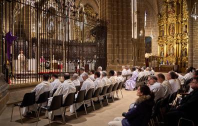 Celebración de la misa crismal en la Catedral de Pamplona