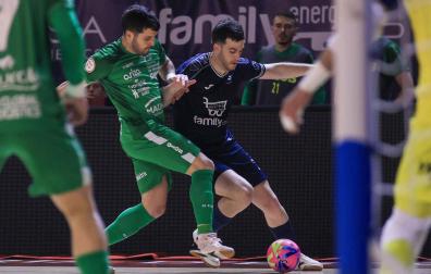 Un momento del partido entre el Alzira y el Xota