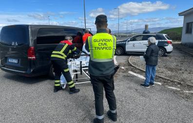 Agentes de la Guardia Civil auxiliaron al hombre de 78 años con una indisposición