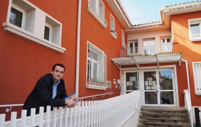 El alcalde de Sangüesa, Javier Solozábal Amorena, a las puertas de la residencia de mayores