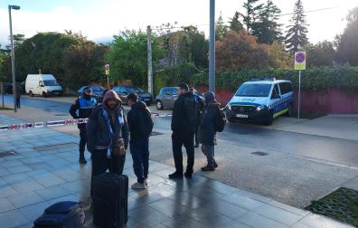 Agentes de Policía Municipal de Pamplona han acordonado la zona y están desalojando el antiguo convento de Aranzadi