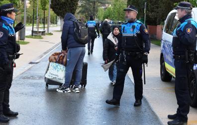 Fotos del desalojo del antiguo convento de Aranzadi en Pamplona