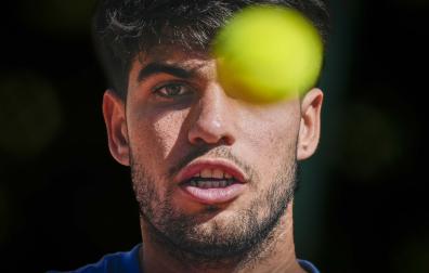 Carlos Alcaraz, durante el entrenamiento del lunes en el ATP 500 Barcelona Open Banc Sabadell-Trofeo Conde de Godó