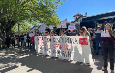 Imagen de la concentración de los trabajadores de INTIA de este miércoles