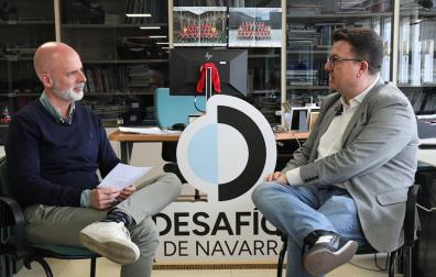 Yulen Garmendia, periodista de Diario de Navarra, y el economista y asesor Carlos Medrano Sola.