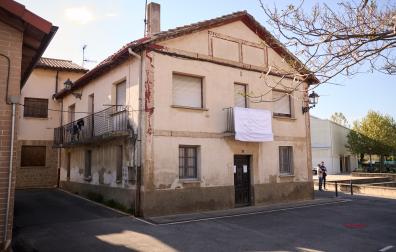 La casa situada en la calle San Martín 4, donde la familia okupa reside actualmente