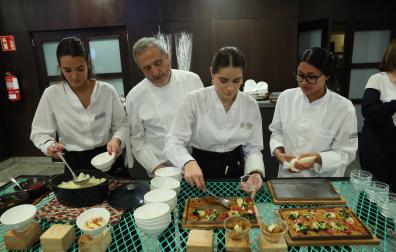 El equipo del restaurante Maher, con Enrique Martínez a la cabeza, en la gala de presentación de INgastro.