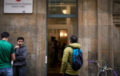 Oficina de la calle Zapatería habilitada por el Ayuntamiento de Pamplona para la regularización de personas migrantes