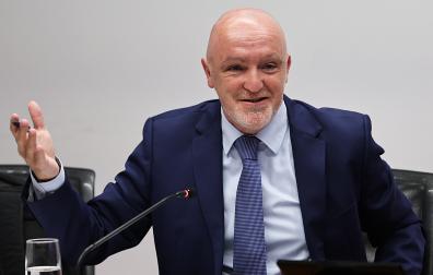 El portavoz parlamentario de UPN, Javier Esparza, durante su comparecencia ante la comisión