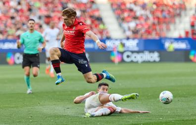 Víctor Muñoz, en una jugada contra el Sevilla