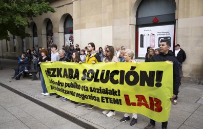 Concentración de vecinos de Ezkaba que dejan de ser VPO en 2027