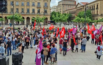 Momentos previos a la manifestación de LAB en Pamplona