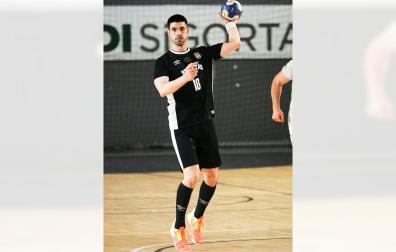 El pamplonés Eduardo Gurbindo, durante un calentamiento con el Besiktas turco