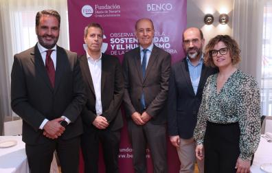 Íñigo Alli, director general de Benco Sostenibilidad; Pello Bayona, director de empresas de Labora Kutxa; Alfonso Bañón, presidente del consejo de administración del grupo La Información; Jon Lerga, consejero delegado de grupo Sifu; y Eugenia  Zozaya, de Benco Sostenibilidad