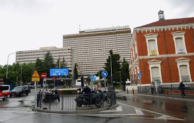 Hospital Gómez Ulla de Madrid al que serán trasladados los 14 pasajeros españoles del crucero afectado por un brote de hantavirus