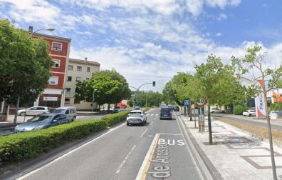 Avenida Aróstegui de Pamplona, a la altura del número 30, donde se produjo la caída del motorista