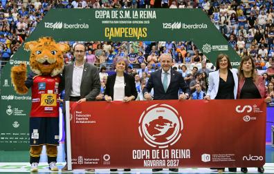 Momento del anuncio oficial confirmando que Navarra tomará el testigo a Guiúzcoa en la organziación de la Final a 8 de la Copa de la Reina