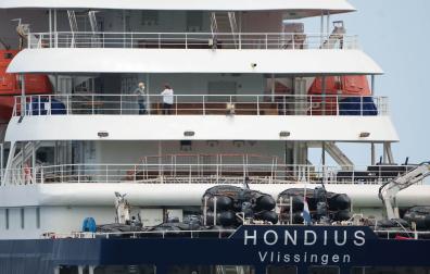 El crucero MV Hondius, poco antes de atracar en Granadilla de Abona (Tenerife)
